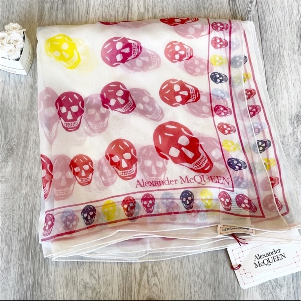 🆕 Alexander McQueen NWT Skull & Butterfly Scarf - Picture 16 of 16